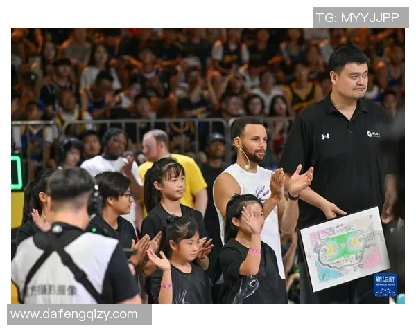 姚明亲自指导小孩训练篮球技巧助力未来篮球新星成长