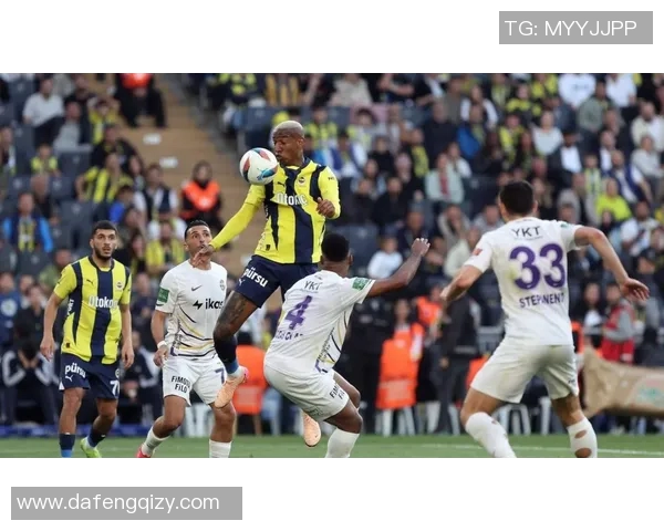 足球明星遭极端球迷辱骂引发舆论热议背后真相令人深思